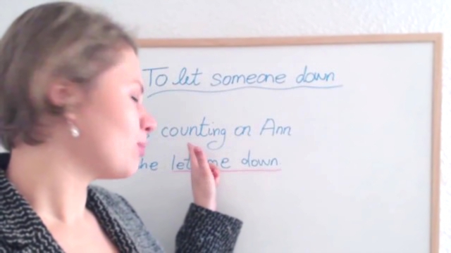 Phrasal verb To Let someone down meaning 