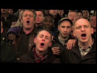 Английские футбольные хулиганы поют "Savage Garden - I'll be your dream" 